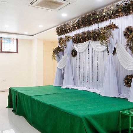 Capital O Aditya Grand Guntur Bagian luar foto