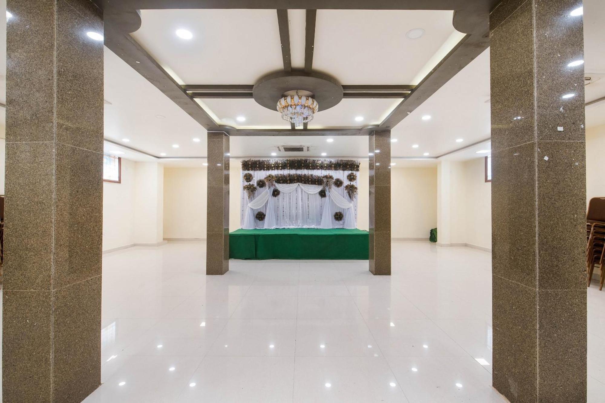 Capital O Aditya Grand Guntur Bagian luar foto