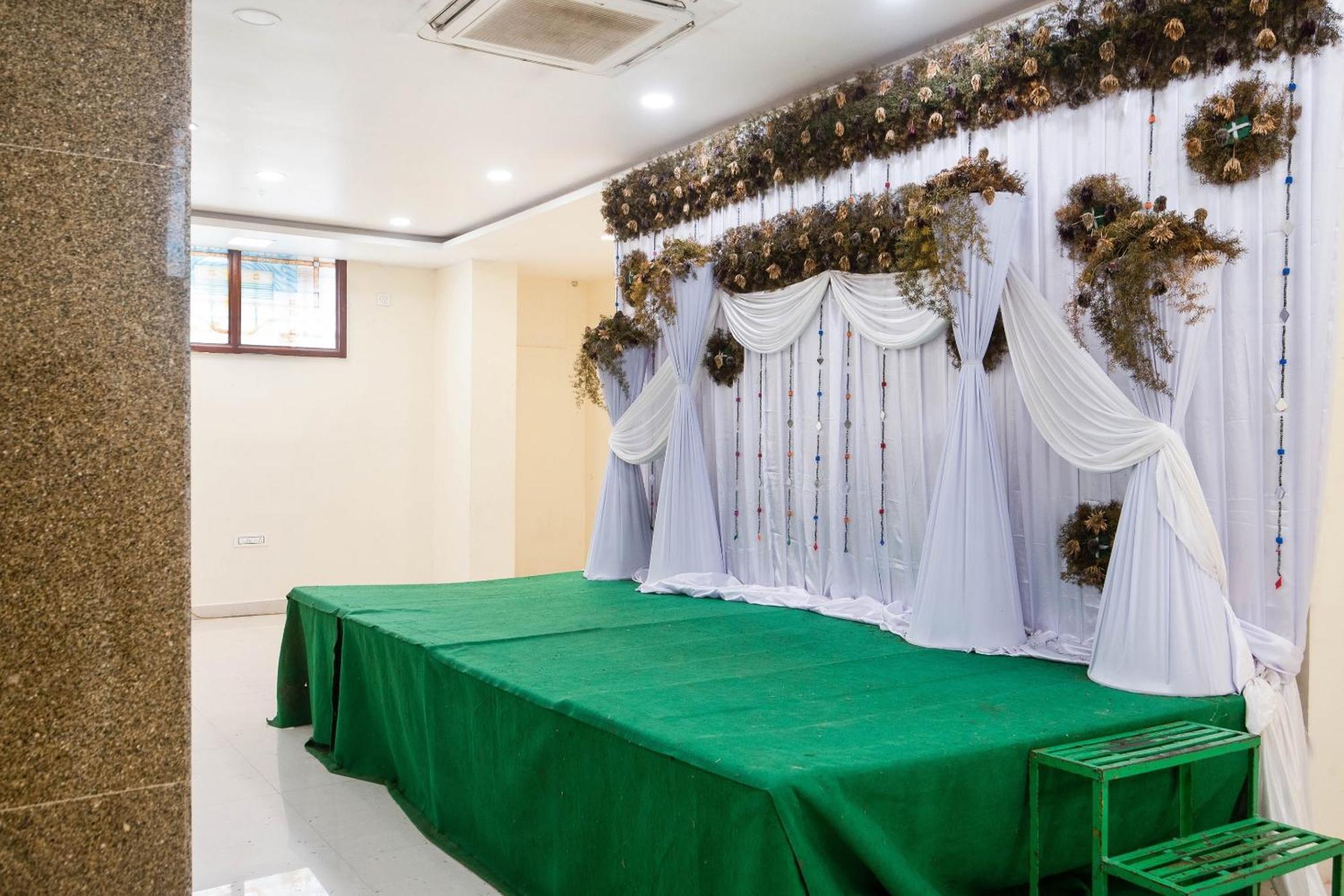 Capital O Aditya Grand Guntur Bagian luar foto